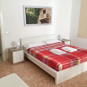  Apartment A Due Passi Da Giulietta-casa Capuleti Italy
